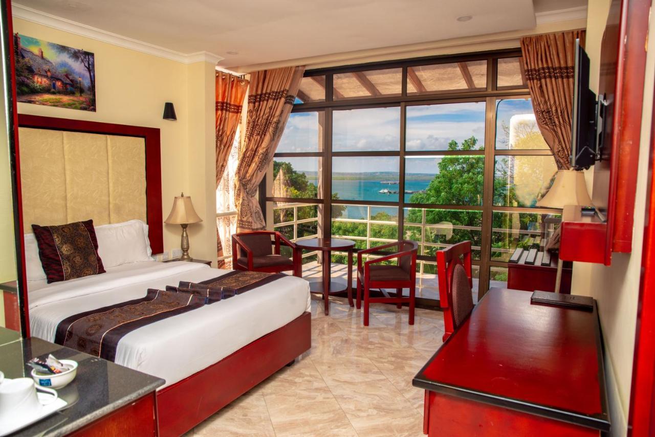 Nyumbani Hotel And Resorts แทนกา ภายนอก รูปภาพ